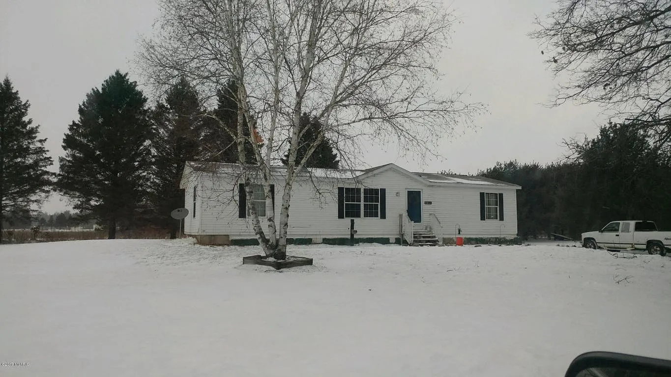 18450 1st St photo 1