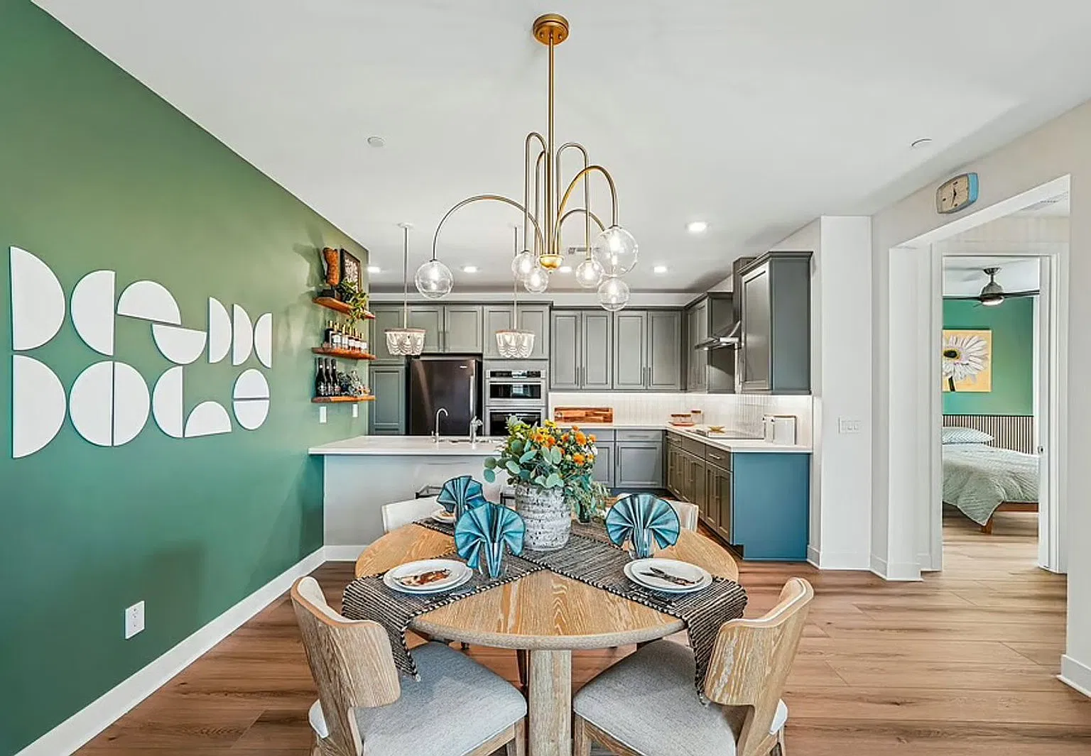 2 bed, 2.0 bath, 1315 sqft, $3,000 — Photo 4