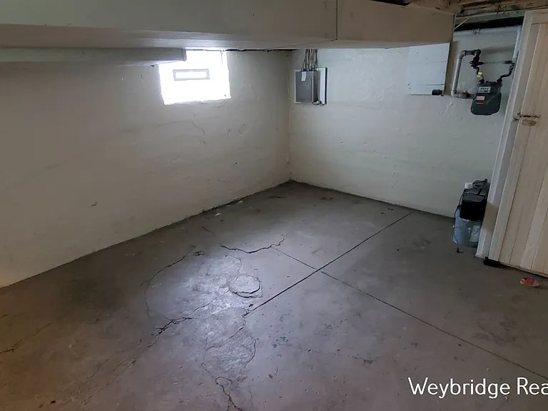 942 Mansion Ave — Photo 10