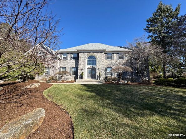 19 Hubbard Ct, Allendale, NJ 07401