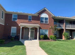 22041 Aberdeen Dr, Macomb, MI
