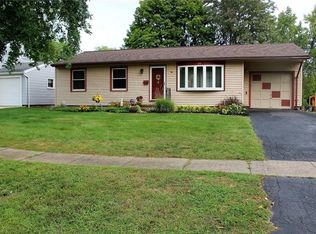 26 Packet Boat Dr, Fairport, NY 14450