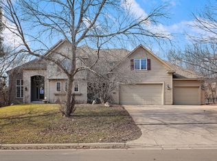 2015 Pine Ridge Dr, West Saint Paul, MN 55118