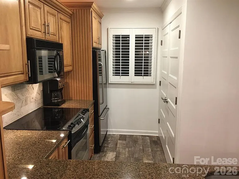 646 Portside Dr — Photo 11