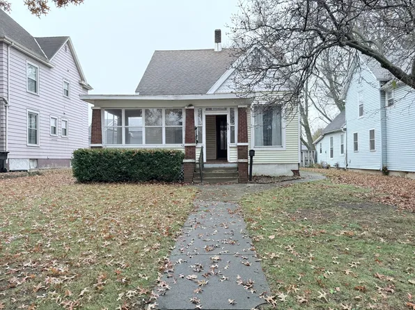 613 N Center St, Clinton, IL 61727