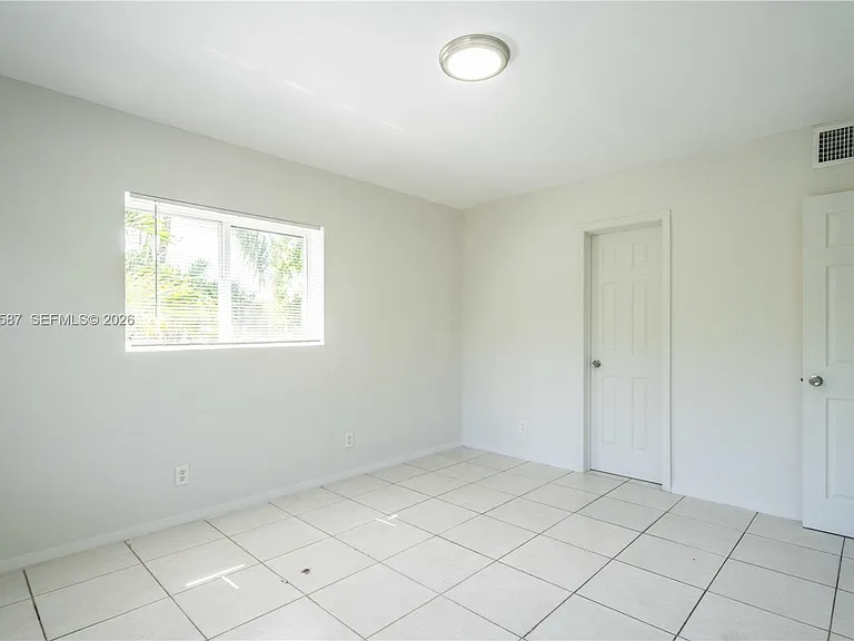 666 NE 80th St #6 — Photo 9