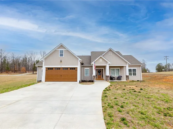 1512 Hendon Dr, Walhalla, SC 29691