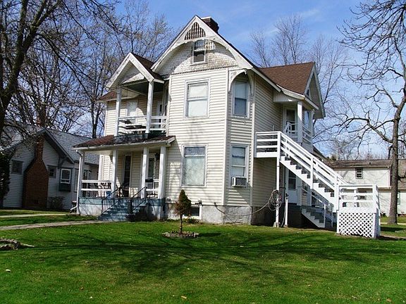 3rd image of 1105 McLean Ave