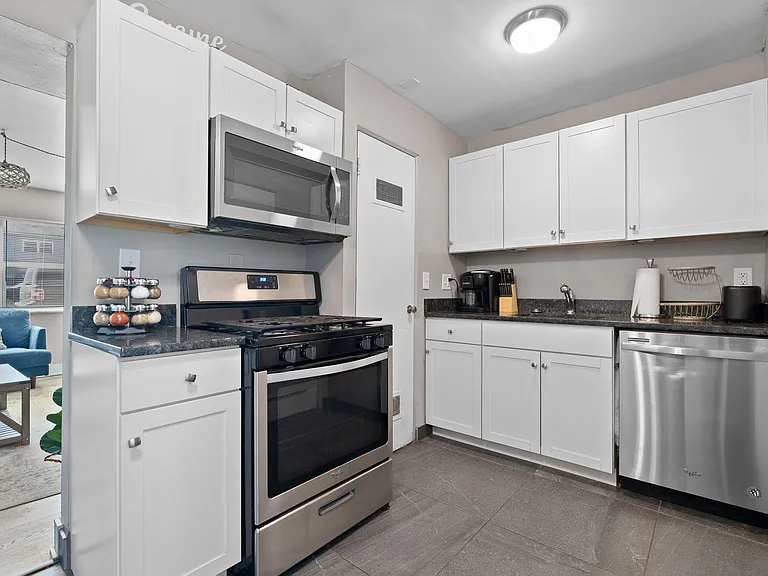 482 E Norwich Ave #C — Photo 10