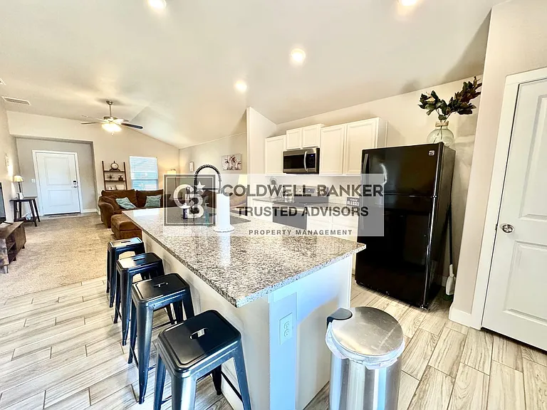 3108 Urbana Ave — Photo 8