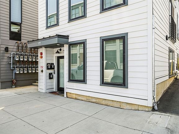 4th image of 97 Condor St