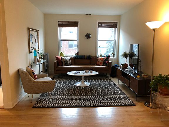 2nd image of 512 W Belden Ave APT 3C