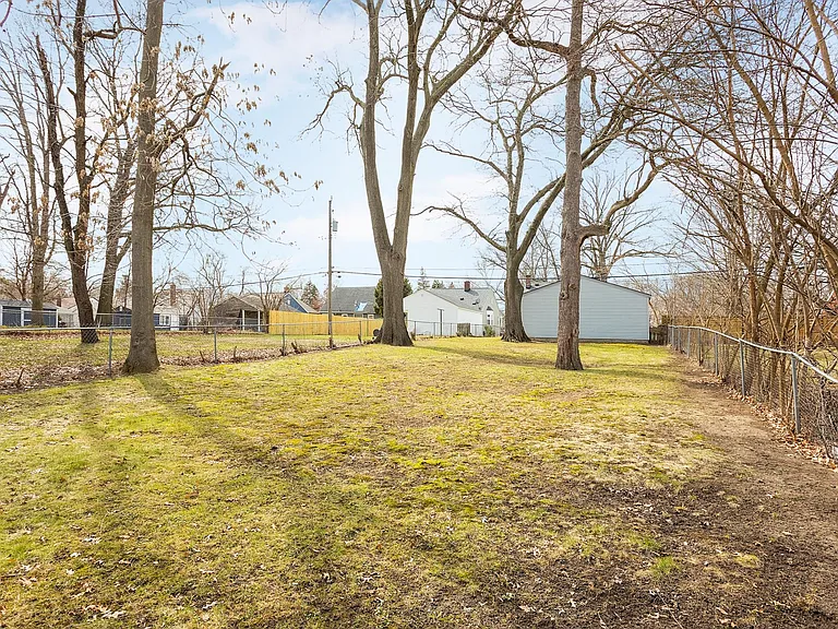 854 Allen St — Photo 33