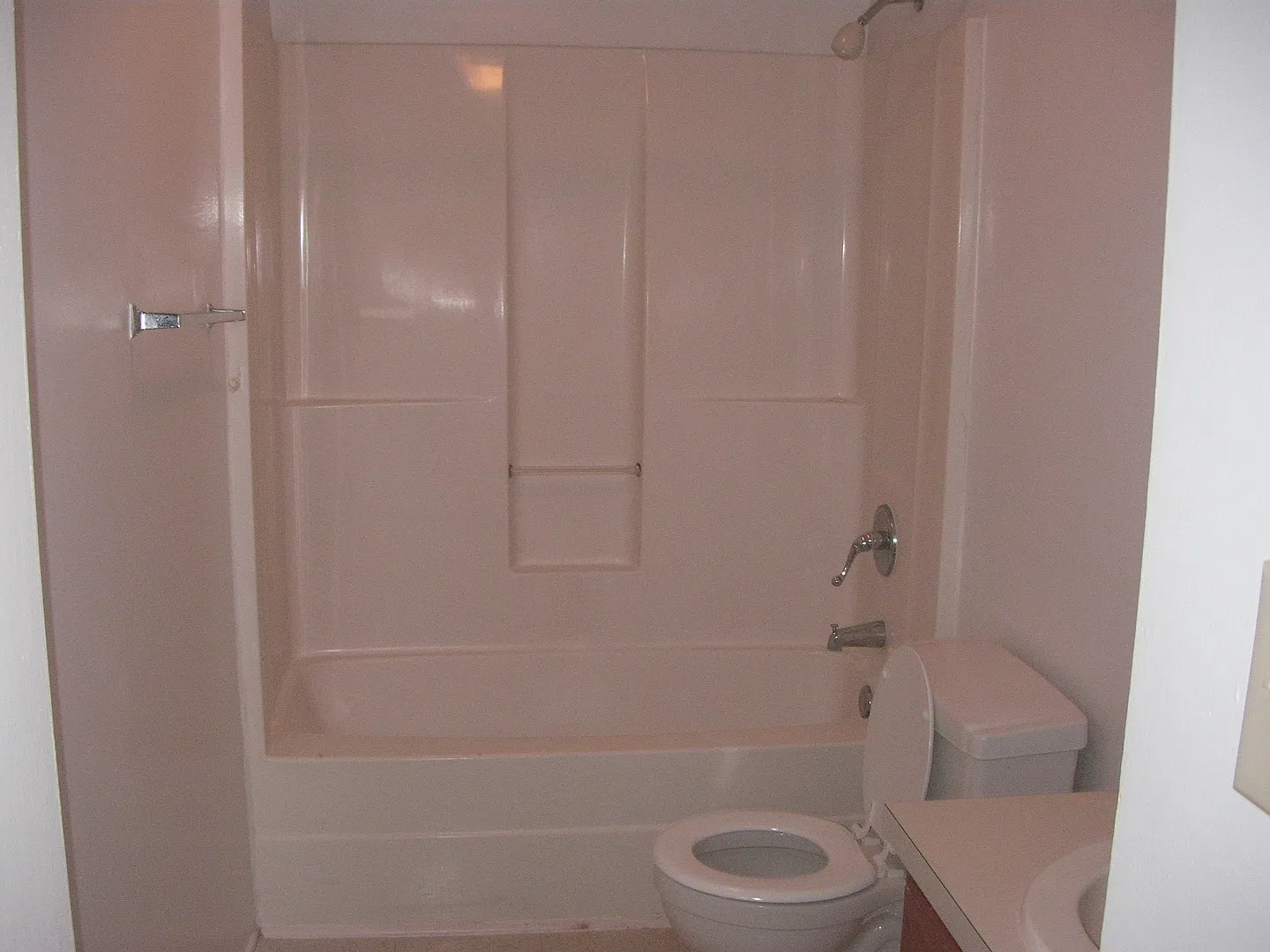 Centrally Located. Close to Elizabeth City State & Coast Guard Base — Photo 2
