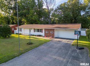 1115 E Poplar St, Herrin, IL 62948