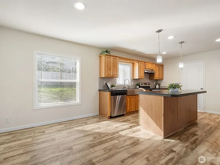 10206 SE Grand View St — Photo 3