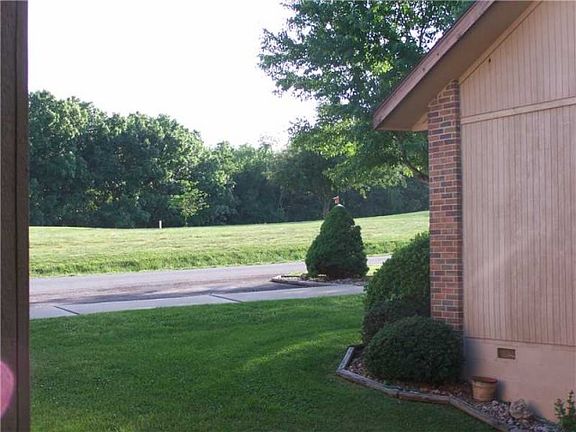 4th image of 35 Walter Dr