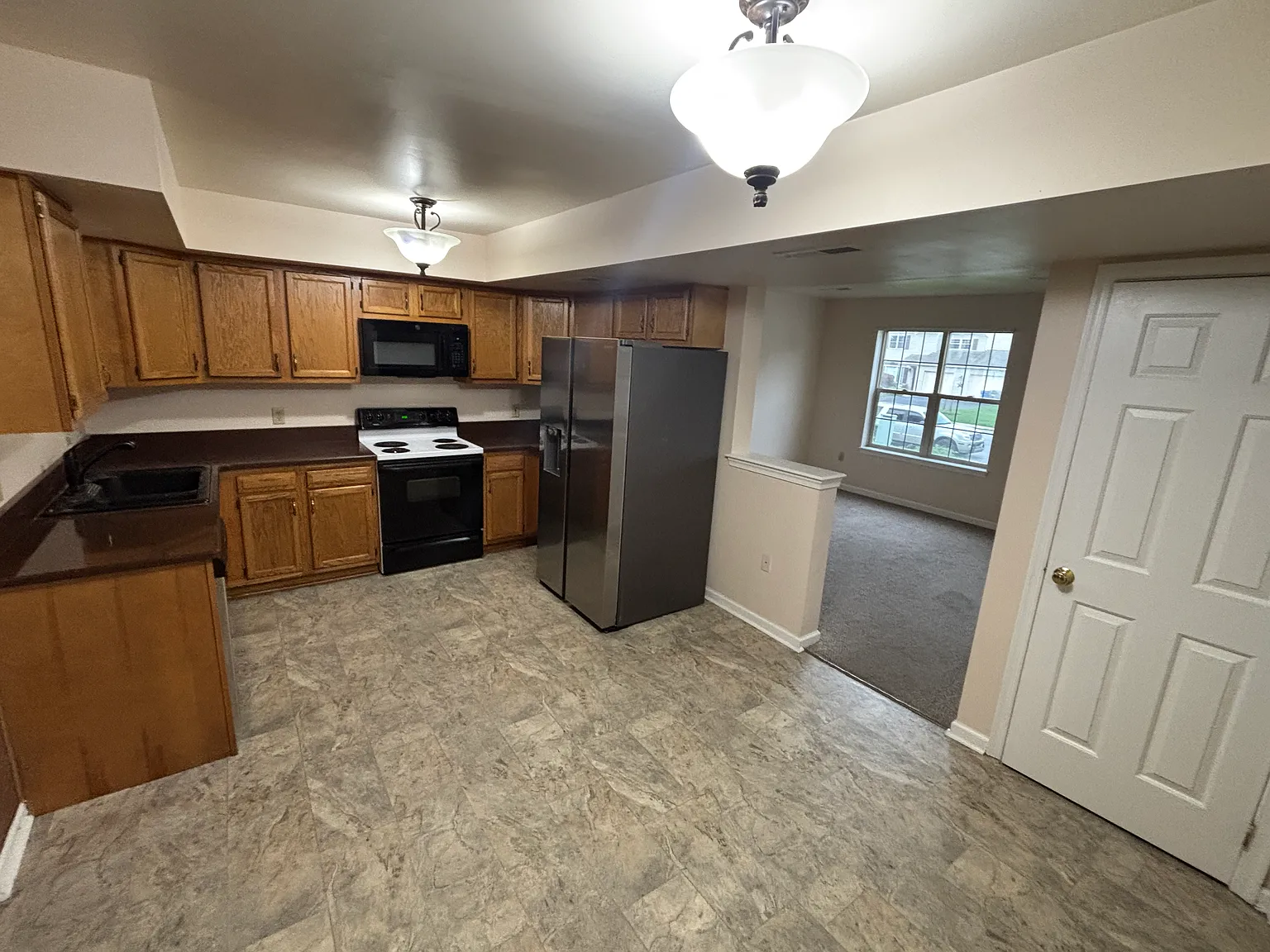 3 bed, 1824 sqft, $1,550 — Photo 2