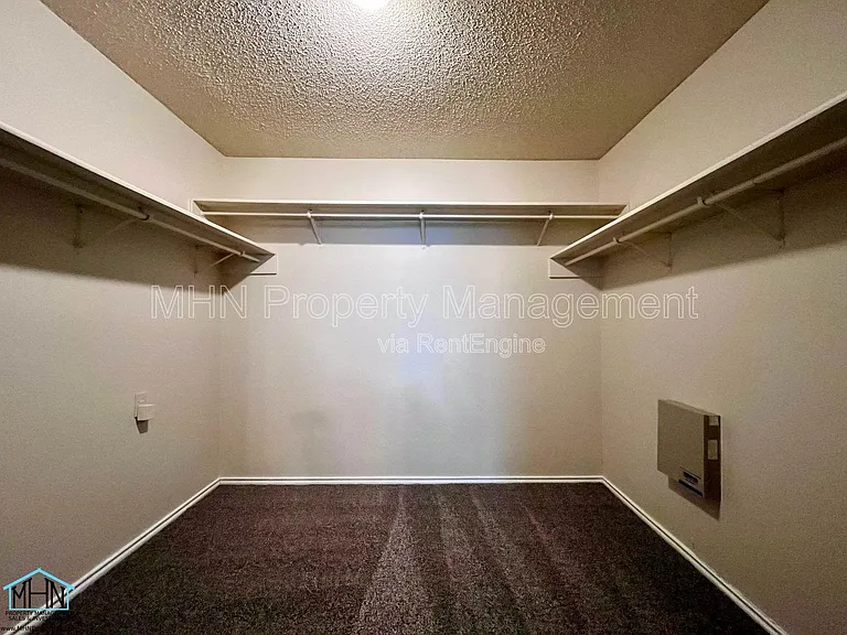 8143 Chestnut Manor Dr — Photo 23
