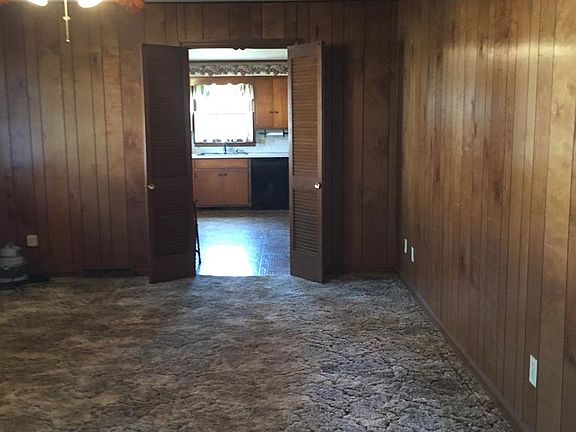 3rd image of 907 Parkway Dr S