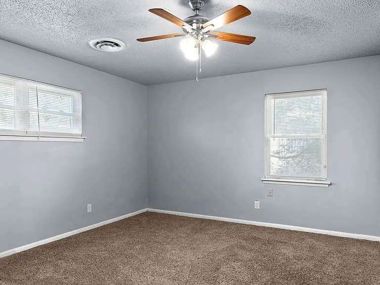 2709 Hillside Dr — Photo 17