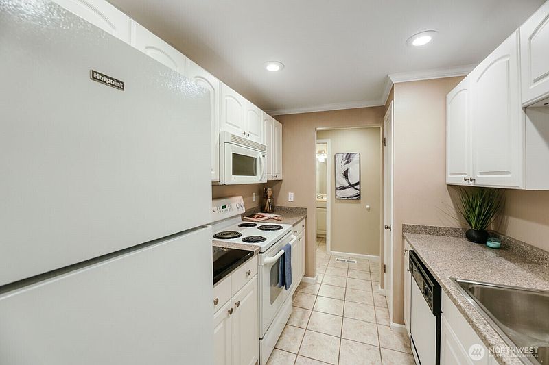 5th image of 9900 NE 124th Street #1306