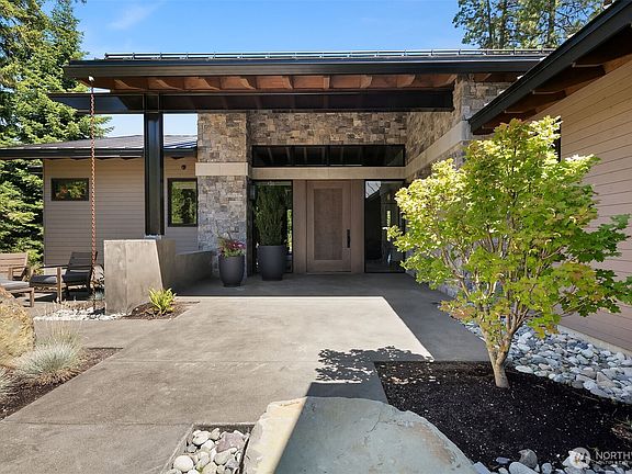 2nd image of 47 Forest Ridge Drive