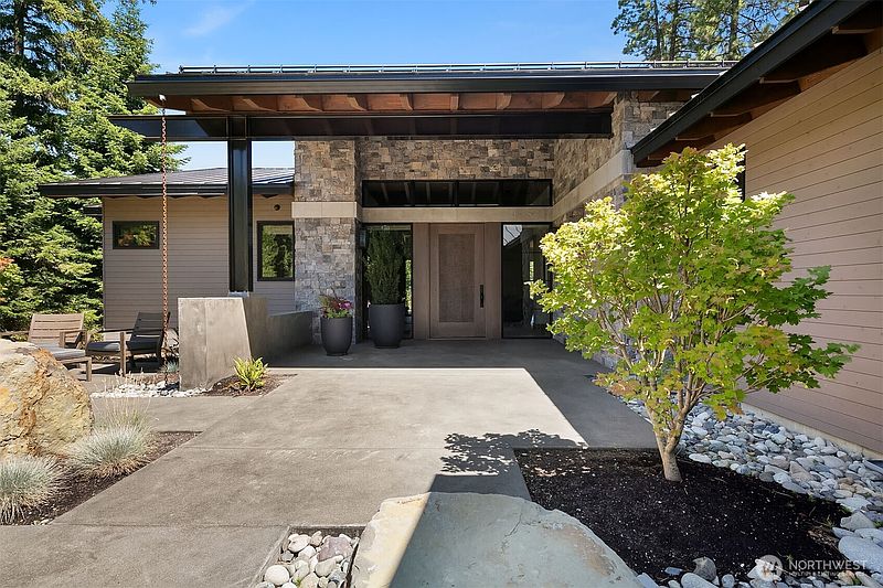 2nd image of 47 Forest Ridge Drive