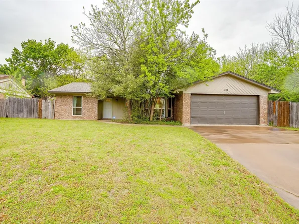 504 Baldwin Ave, Crowley, TX 76036