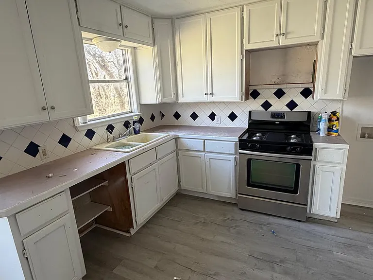 2209 Davis Dr — Photo 4