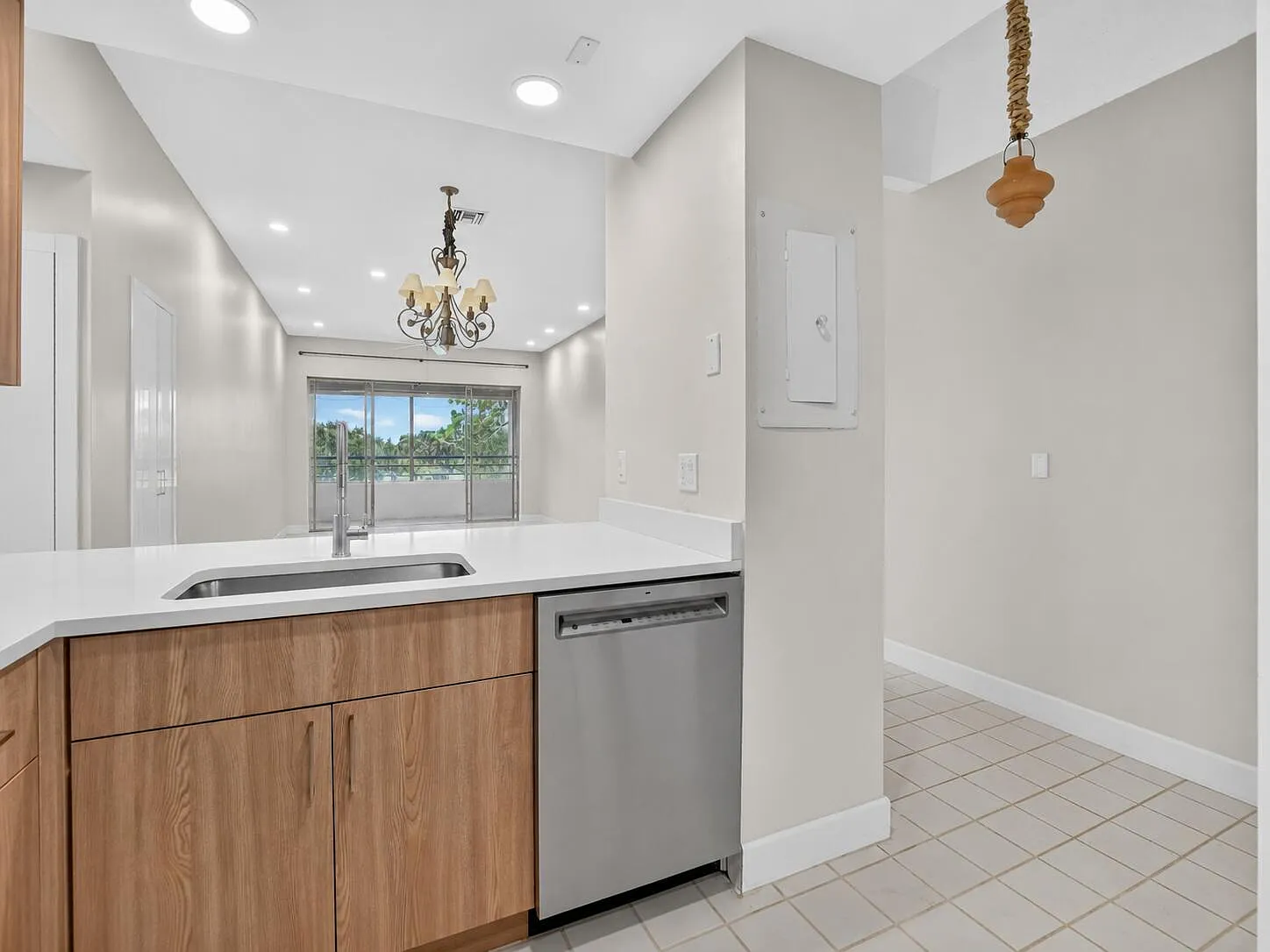 1 bed, 1.5 bath, 1089 sqft, $2,400 — Photo 3