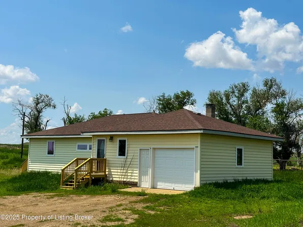 12505 63rd St SW, New England, ND 58647