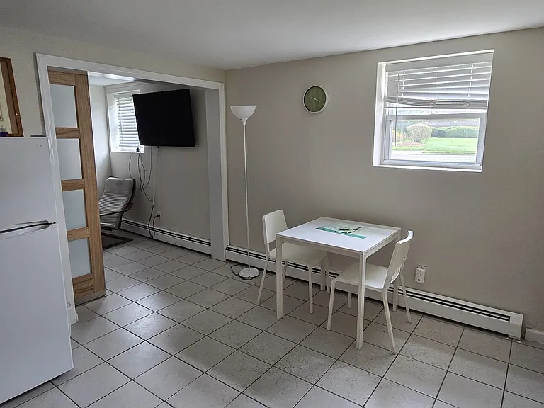 35 Universal Ave — Photo 20