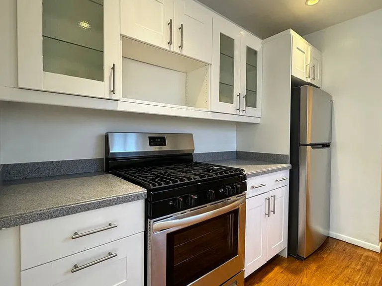 1418 S Genesee Ave — Photo 7