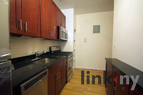 Rented by Link NY Realty | media 24