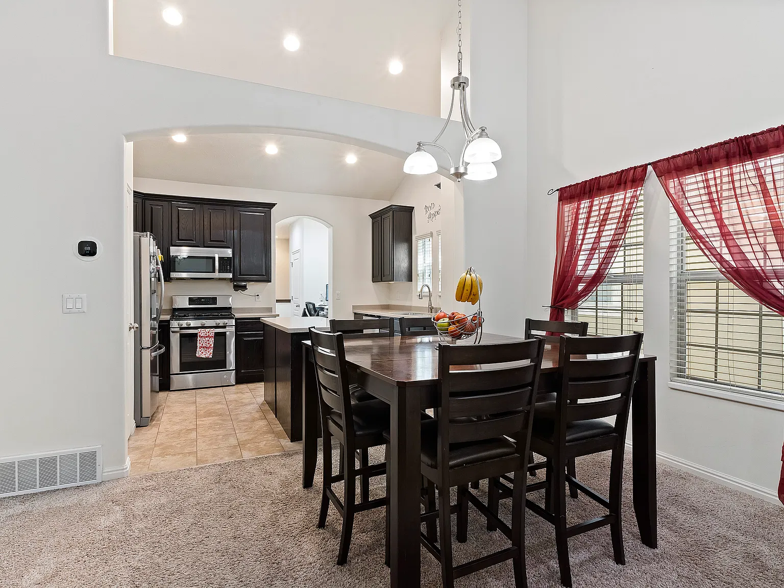 4 bed, 2552 sqft, $2,650 — Photo 2