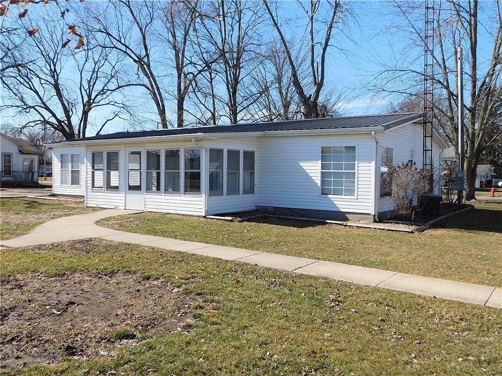 121 N Cedar St, Stewardson, IL 62463 Zillow