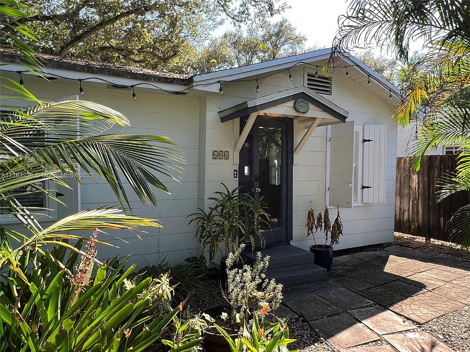 1st image of 606 SW 11th St
