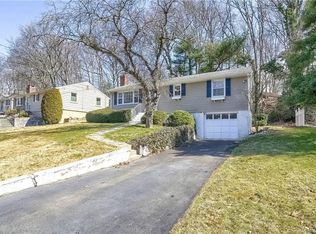 6 Cobblers Ln, Norwalk, CT 06851