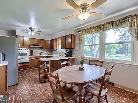 4th image of 3335 Colby Ln