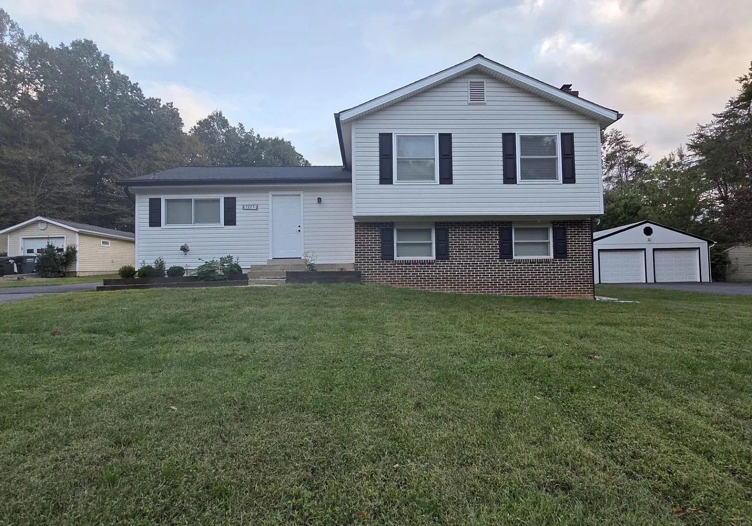 4 bed, 3.0 bath, 2173 sqft, $4,000 — Photo 1