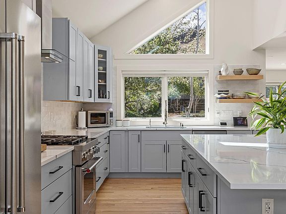 5th image of 300 Oakwood Pl