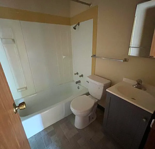 4609 Bancroft Ave #5 — Photo 8