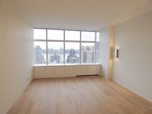 Rented by R New York | media 10