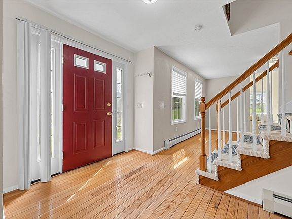 4th image of 30 Old West Warren Rd