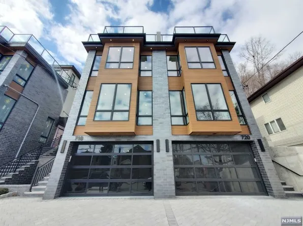 718 Undercliff Ave #718, Edgewater, NJ 07020