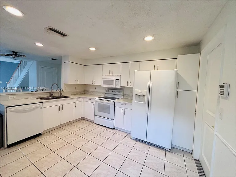 1290 Sorrento Dr #1290 — Photo 5