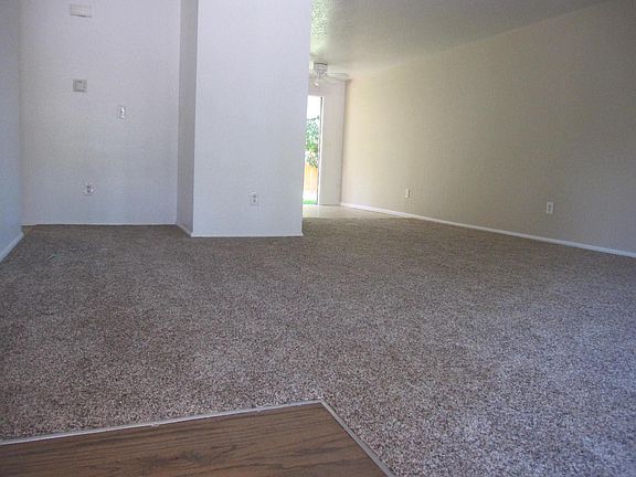 Entry/Living Room
