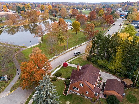 5th image of 41 Park Dr