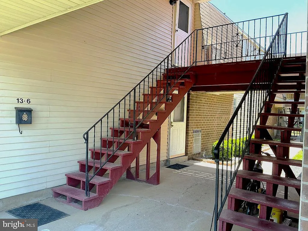 Building Photo - 13--6 Florence Tollgate #6